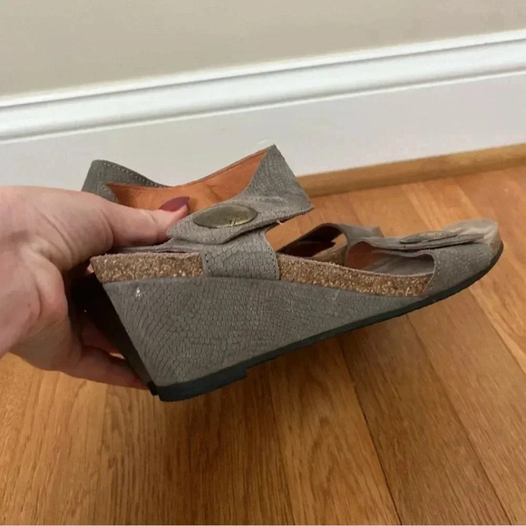 Taos Women’s Carousel 2 Grey Strappy Suede Wedge Sandals Women’s Size 9-9.5 - Picture 6 of 10